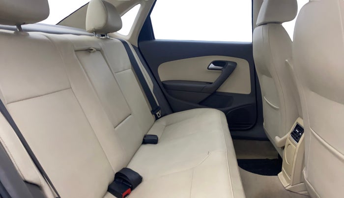 2014 Volkswagen Vento HIGHLINE 1.6 MPI, Petrol, Manual, 1,05,619 km, Right Side Rear Door Cabin