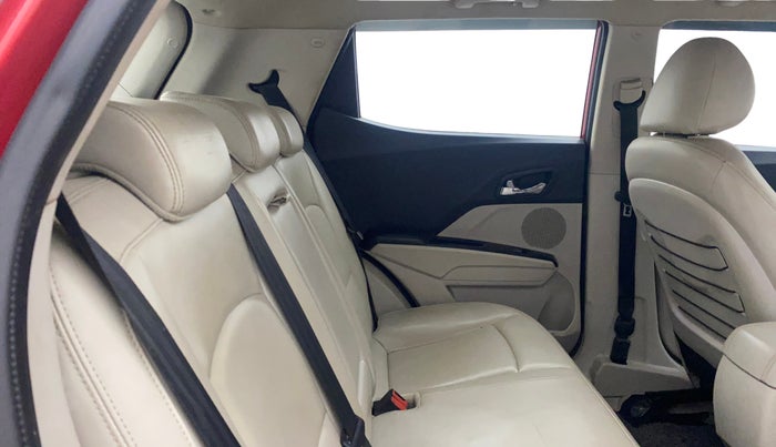 2020 Mahindra XUV300 W8 (O) 1.5 DIESEL, Diesel, Manual, 1,10,988 km, Right Side Rear Door Cabin
