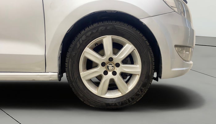 2014 Skoda Rapid AMBITION 1.6 TDI CR MT PLUS, Diesel, Manual, 1,15,272 km, Right Front Wheel