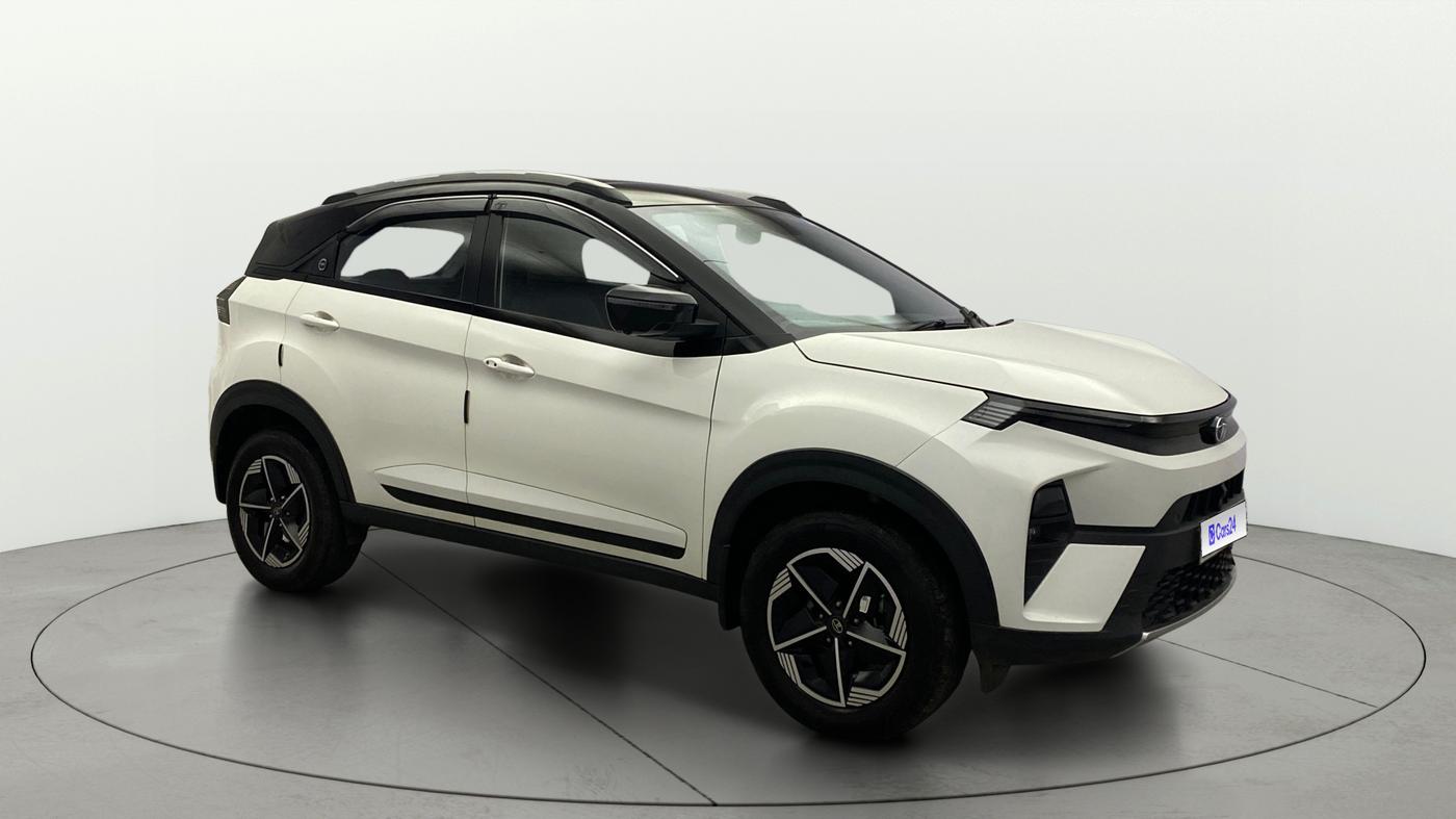 2023 Tata NEXON FEARLESS + SUNROOF DCA DUAL TONE 1.2 PETROL, Petrol, Automatic, 27,989 km, Right Front Diagonal