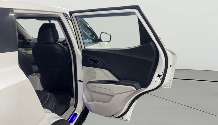 2023 Mahindra XUV300 W4 1.2 PETROL, Petrol, Manual, 8,022 km, RHS Rear Door