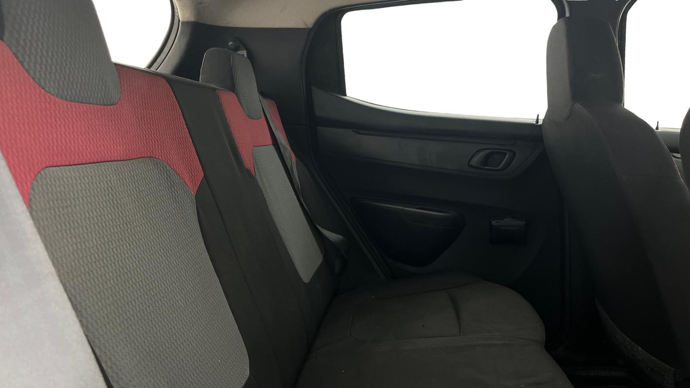 2017 Renault Kwid RXT 0.8, Petrol, Manual, 48,300 km, Right Side Rear Door Cabin