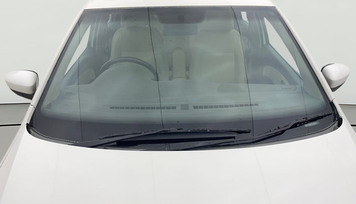 2013 Volkswagen Vento HIGHLINE 1.6 MPI, Petrol, Manual, 1,08,521 km, Front Windshield