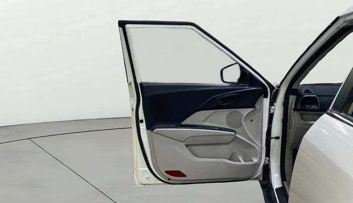 2019 Mahindra XUV300 W6 1.2 PETROL, Petrol, Manual, 83,366 km, LHS Front Door