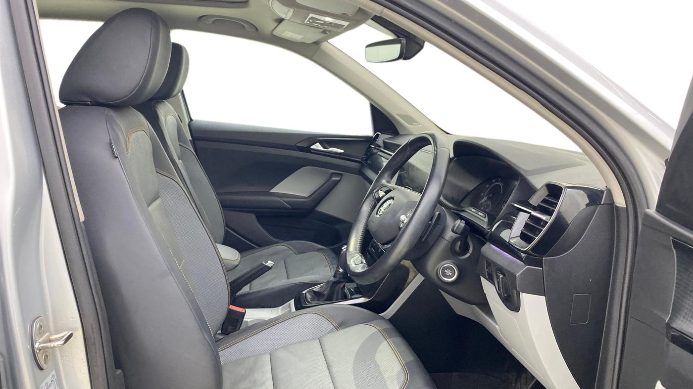 2022 Skoda KUSHAQ STYLE 1.0L TSI AT (6 AIRBAGS), Petrol, Automatic, 21,114 km, Right Side Front Door Cabin