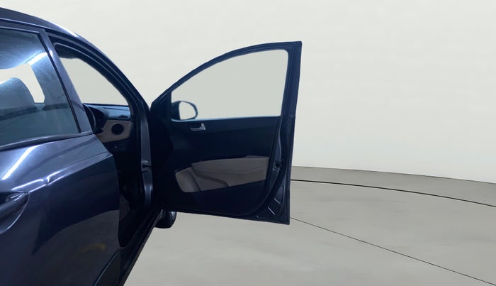 2017 Hyundai Grand i10 SPORTZ 1.2 KAPPA VTVT, CNG, Manual, 1,07,596 km, RHS Front Door