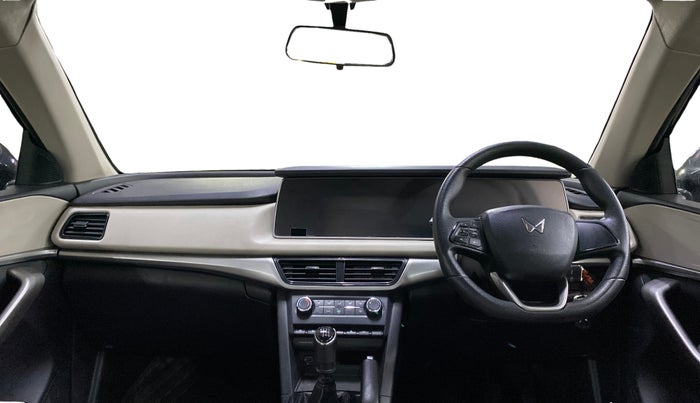 2022 Mahindra XUV700 AX 3 P MT 5 STR, Petrol, Manual, 74,579 km, Dashboard