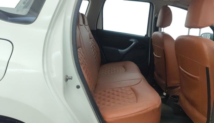 2013 Renault Duster RXE PETROL, Petrol, Manual, 61,904 km, Right Side Rear Door Cabin