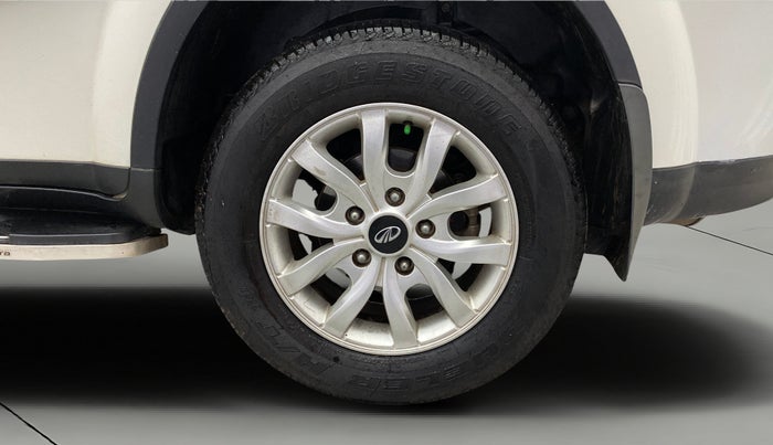 2016 Mahindra XUV500 W8, Diesel, Manual, 1,23,899 km, Left Rear Wheel