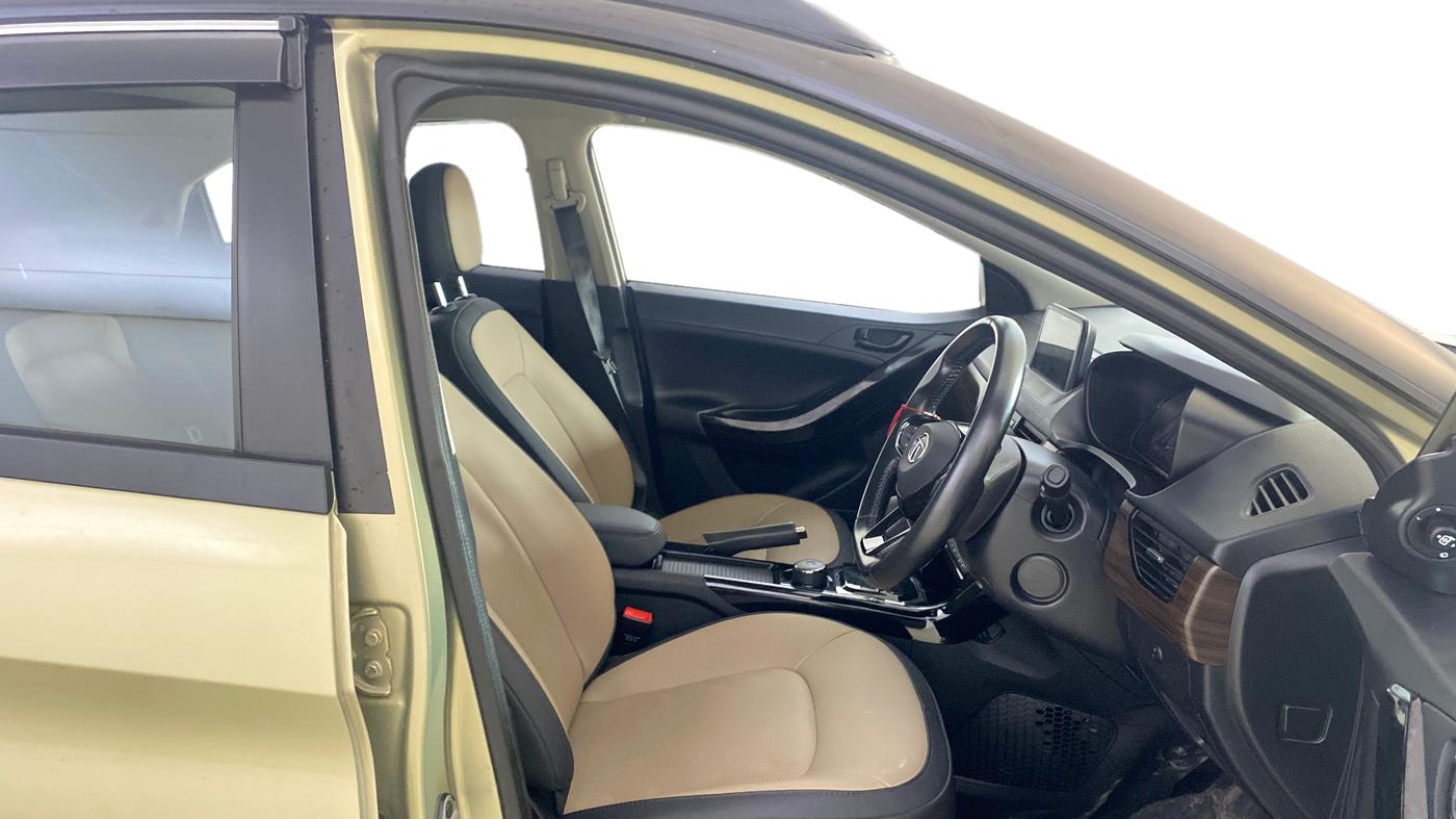 2022 Tata NEXON XZA PLUS (PREMIUM) KAZIRANGA PETROL, Petrol, Automatic, 14,871 km, Right Side Front Door Cabin