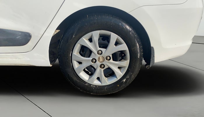2015 Hyundai Xcent S 1.2, Petrol, Manual, 1,10,521 km, Left Rear Wheel