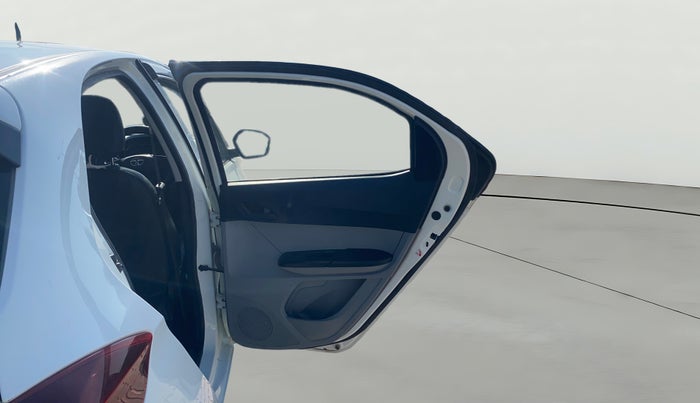 2022 Tata Tiago XT (O) PETROL, Petrol, Manual, 30,136 km, RHS Rear Door