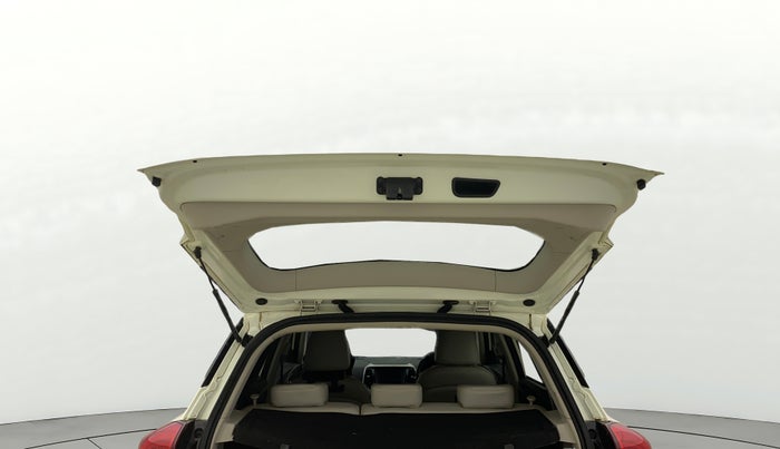 2021 Mahindra XUV300 W8 (O) 1.2 PETROL AMT, Petrol, Automatic, 46,170 km, Boot Door Open