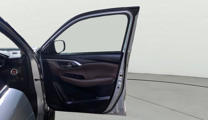 2022 Maruti Grand Vitara ALPHA SMART HYBRID, Petrol, Manual, 62,308 km, RHS Front Door