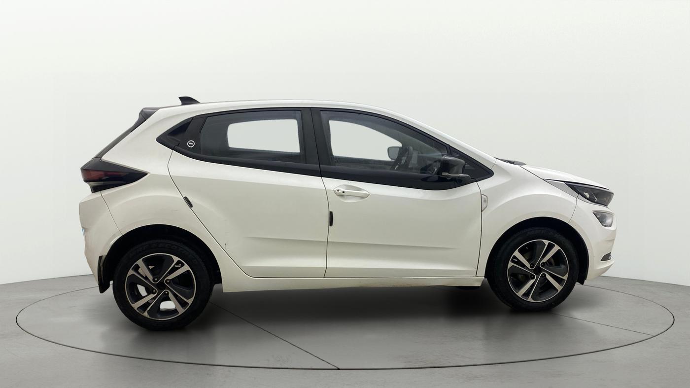 2024 Tata ALTROZ  XZ PLUS (S) , Diesel, Manual, 29,349 km, Right Side View