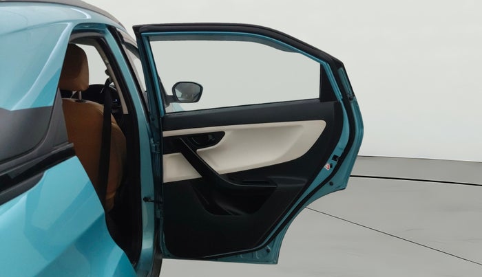 2025 Tata NEXON CREATIVE + SUNROOF AMT 1.5 DIESEL, Diesel, Automatic, 16,584 km, RHS Rear Door