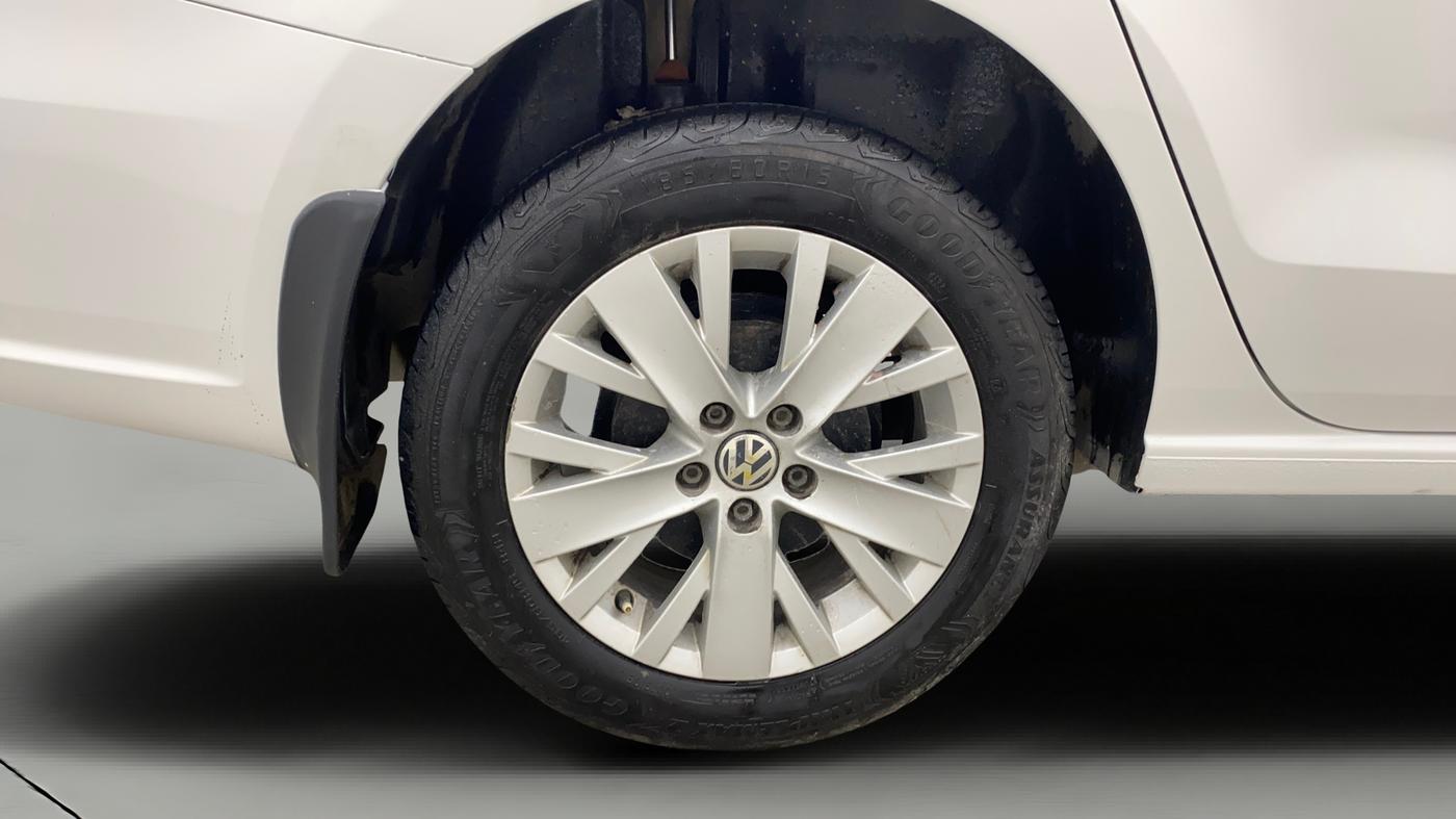 2015 Volkswagen Vento HIGHLINE 1.6 MPI, Petrol, Manual, 57,363 km, Right Rear Wheel