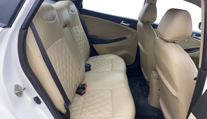 2014 Hyundai Verna FLUIDIC 1.6 VTVT EX, Petrol, Manual, 1,14,418 km, Right Side Rear Door Cabin