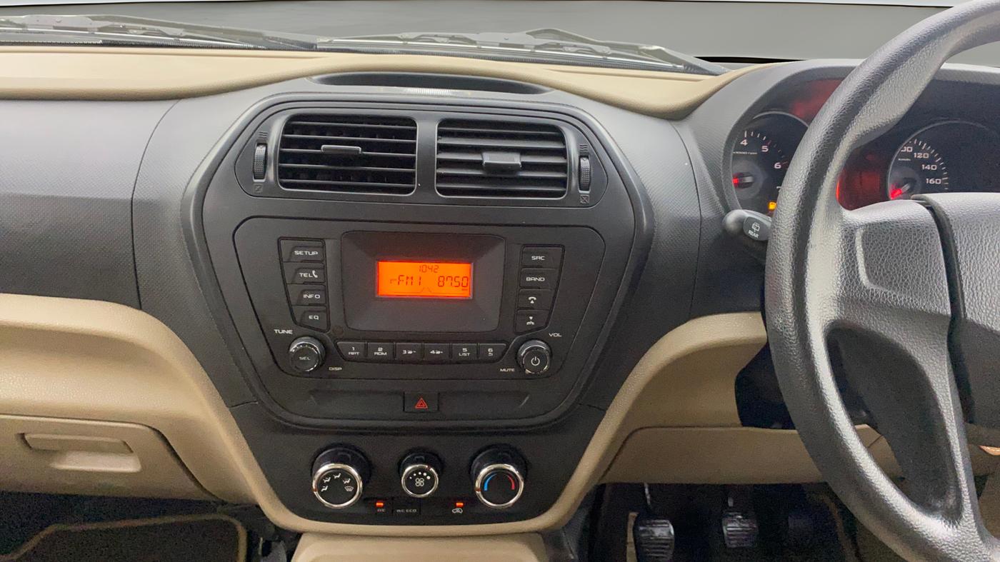 2019 Mahindra TUV300 T6 PLUS, Diesel, Manual, 66,090 km, Air Conditioner