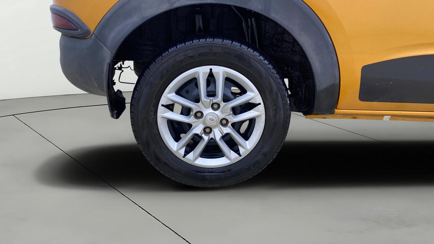 2022 Renault TRIBER RXT, Petrol, Manual, 1,02,055 km, Right Rear Wheel