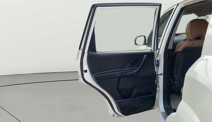 2019 Mahindra XUV500 W5, Diesel, Manual, 75,337 km, LHS Rear Door