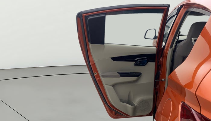 2016 Mahindra Kuv100 K6 6 STR, Petrol, Manual, 27,837 km, LHS Rear Door