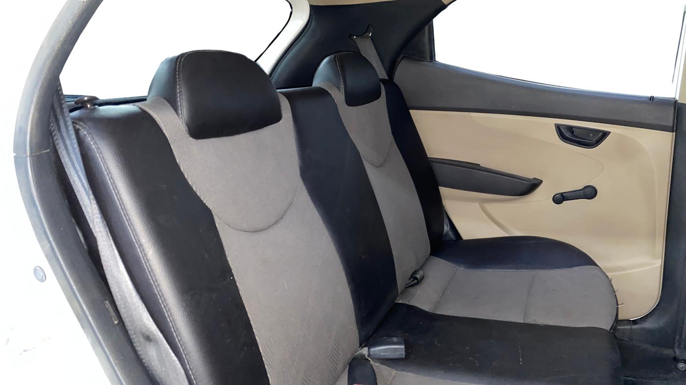 2013 Hyundai Eon MAGNA +, Petrol, Manual, 73,242 km, Right Side Rear Door Cabin