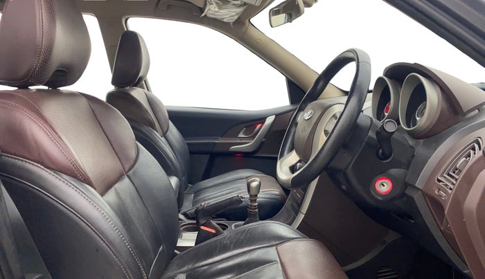 2015 Mahindra XUV500 W6, Diesel, Manual, 1,08,852 km, Right Side Front Door Cabin