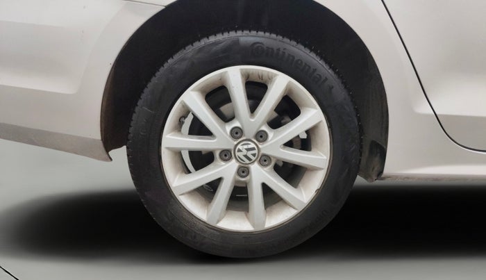 2016 Volkswagen Jetta COMFORTLINE TSI, Petrol, Manual, 1,20,909 km, Right Rear Wheel