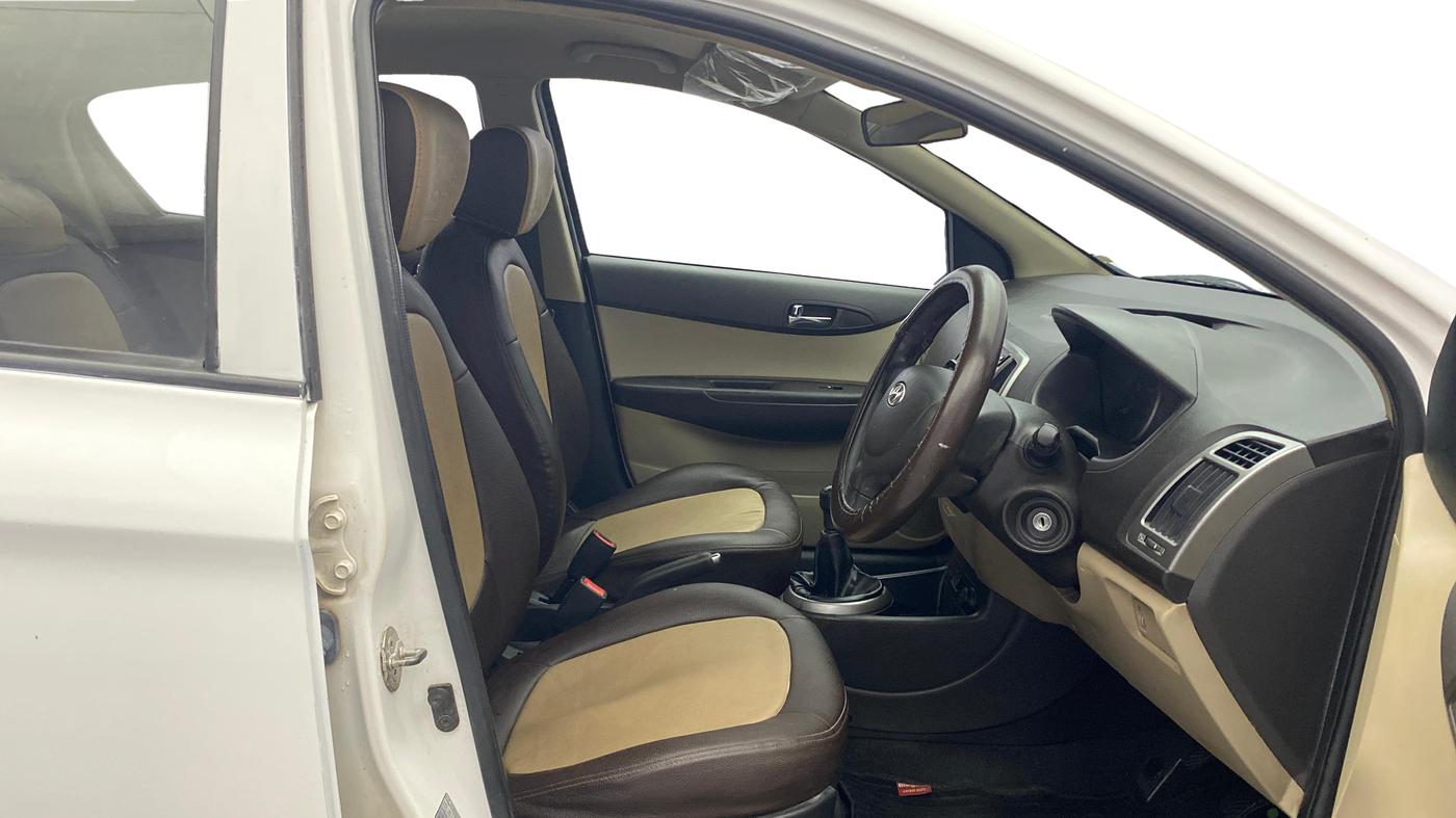 2013 Hyundai i20 MAGNA (O) 1.2, Petrol, Manual, 47,732 km, Right Side Front Door Cabin