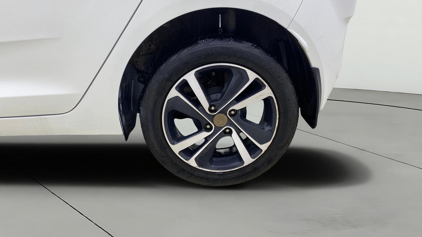 2023 Tata ALTROZ XZ (O) PETROL, Petrol, Manual, 52,627 km, Left Rear Wheel