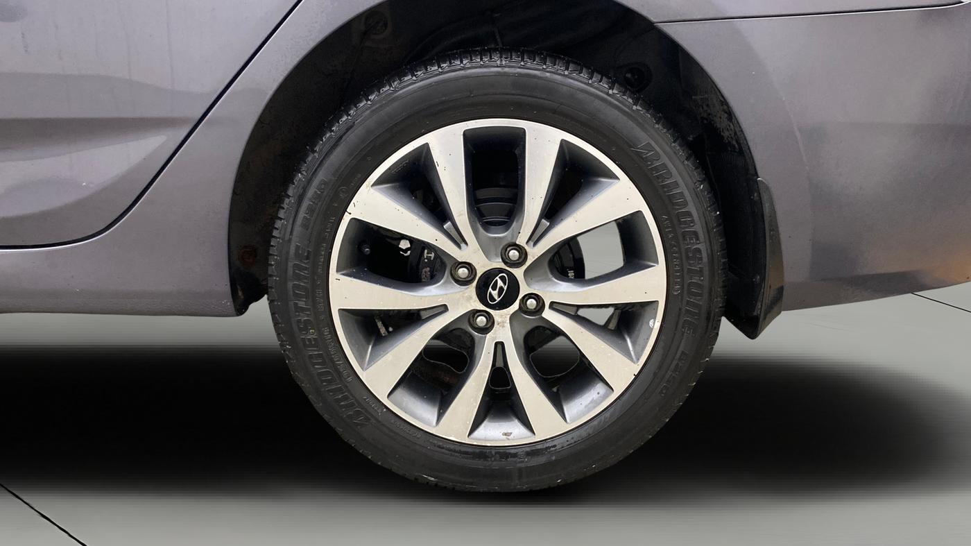 2015 Hyundai Verna FLUIDIC 4S 1.6 VTVT S(O), Petrol, Manual, 33,049 km, Left Rear Wheel