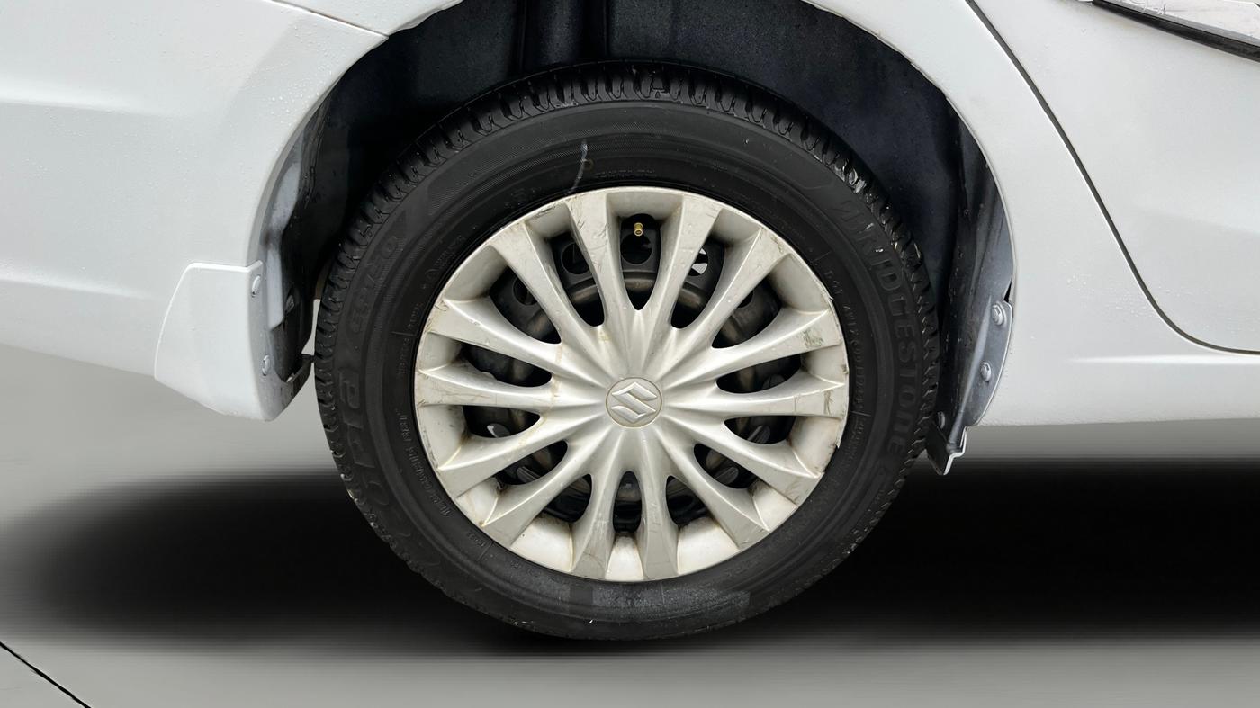 2016 Maruti Ciaz VXI+AT, Petrol, Automatic, 1,20,281 km, Right Rear Wheel