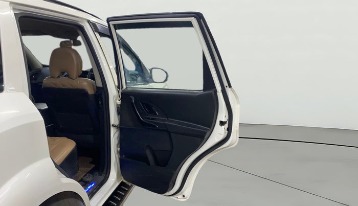 2021 Mahindra XUV500 W5, Diesel, Manual, 98,119 km, RHS Rear Door