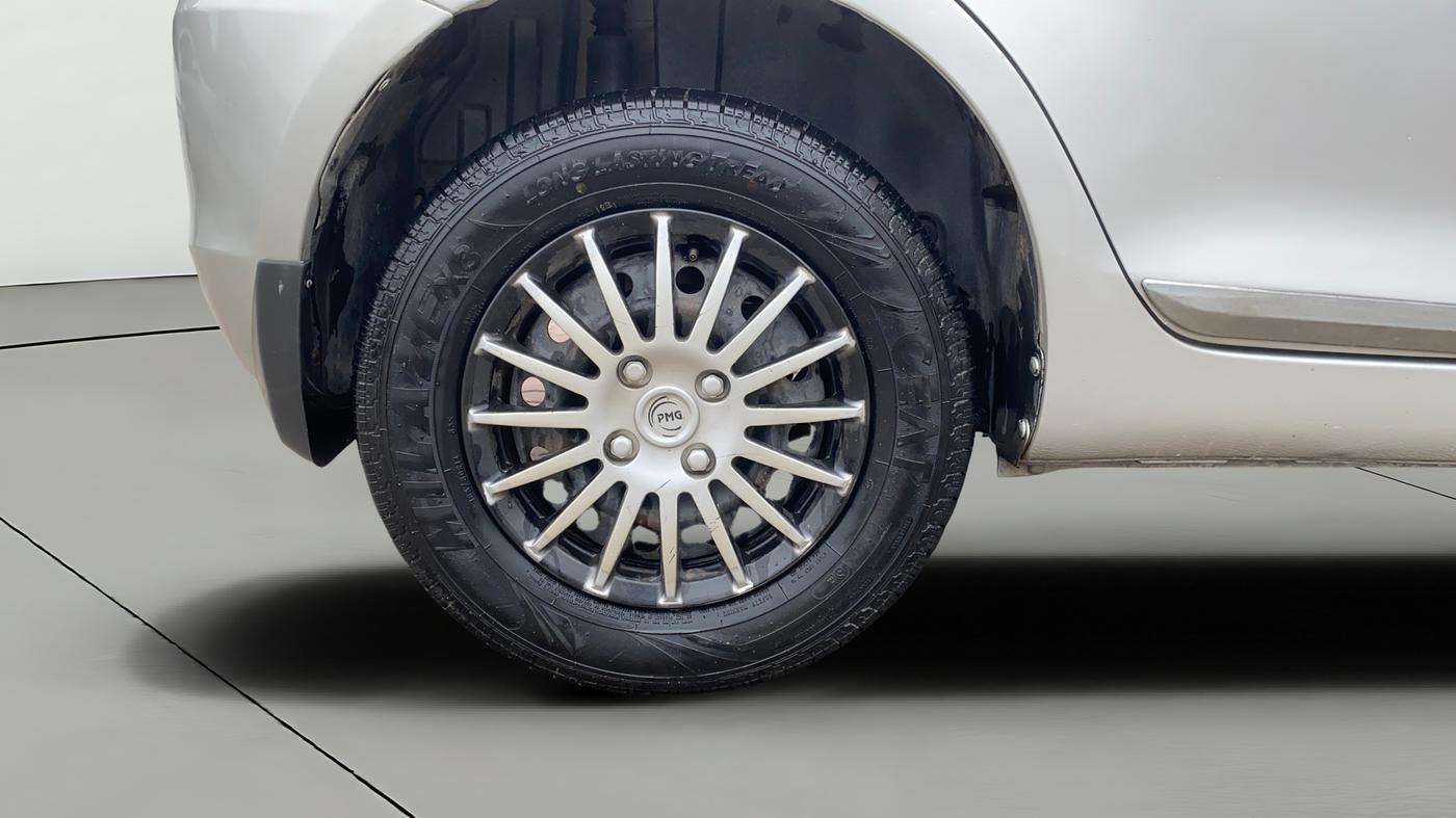 2014 Maruti Swift VXI, Petrol, Manual, 63,265 km, Right Rear Wheel