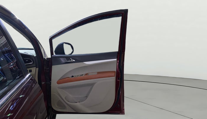 2018 Mahindra MARAZZO M8 7 STR, Diesel, Manual, 98,929 km, RHS Front Door