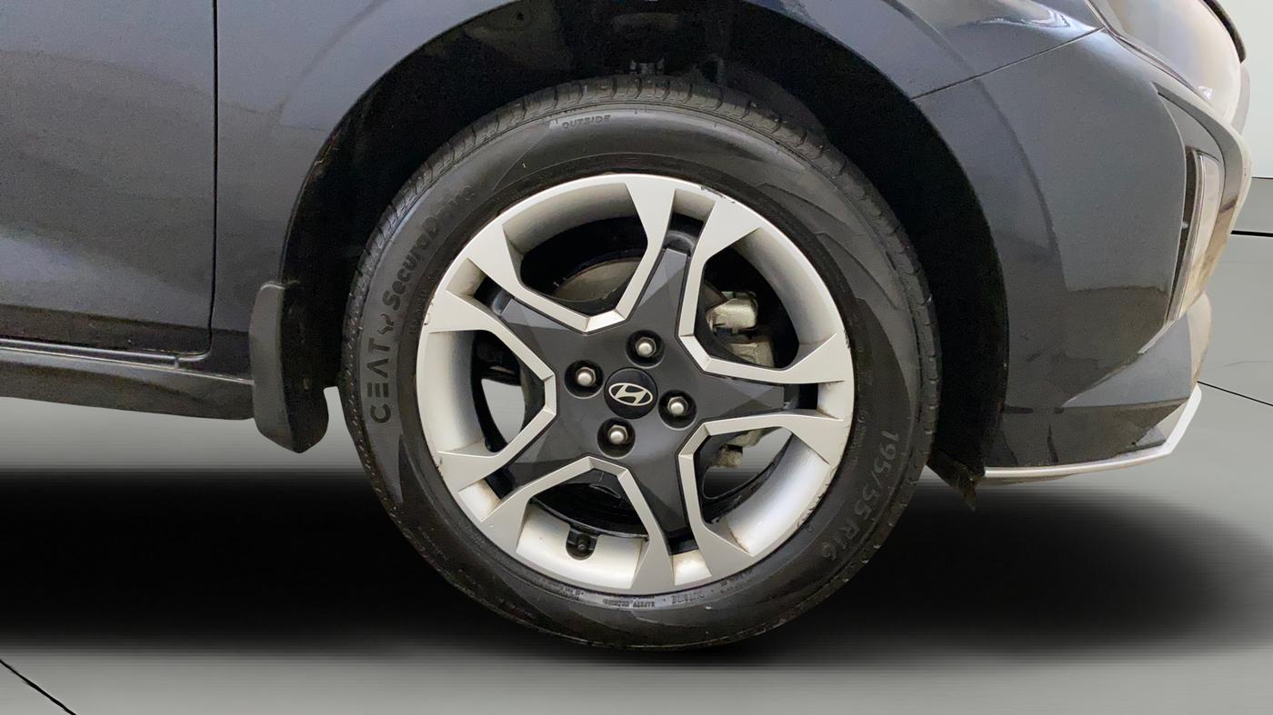 2024 Hyundai NEW I20 Sportz (O) 1.2 IVT, Petrol, Automatic, 8,150 km, Right Front Wheel
