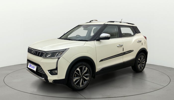 2021 Mahindra XUV300 W8 (O) 1.5 DIESEL AMT, Diesel, Automatic, 1,36,386 km, Left Front Diagonal
