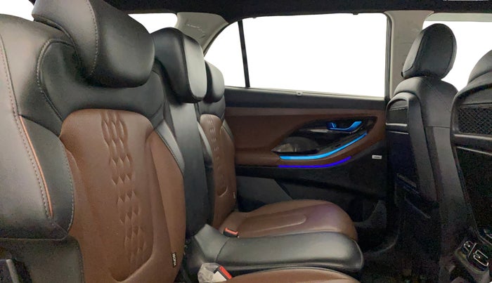 2022 Hyundai ALCAZAR 2.0 SIGNATURE (O) AT 6STR, CNG, Automatic, 32,844 km, Right Side Rear Door Cabin
