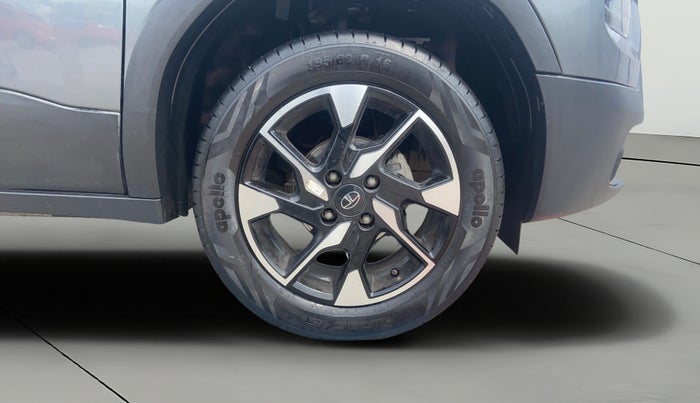 2024 Tata PUNCH Creative Dual Tone MT Sunroof, Petrol, Manual, 25,540 km, Right Front Wheel