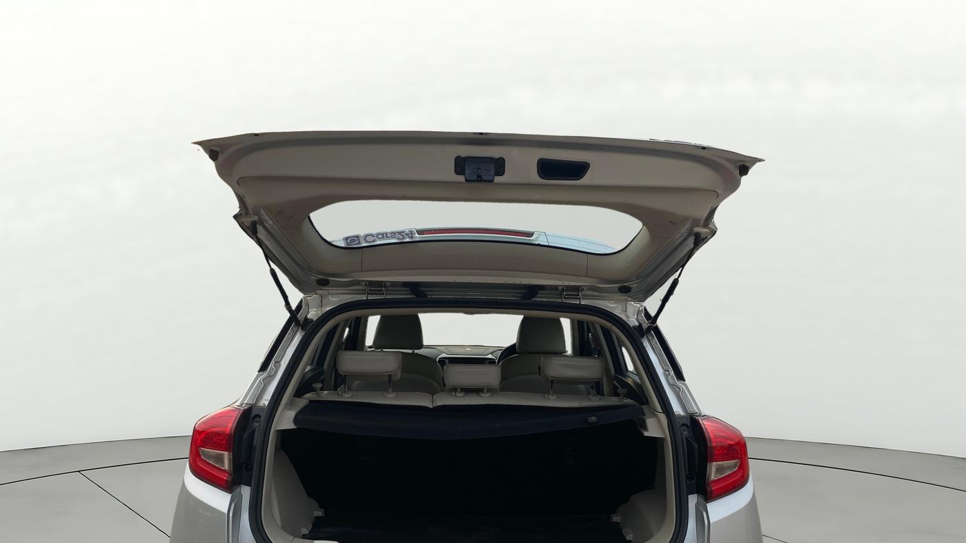 2020 Mahindra XUV300 W8 (O) 1.2 PETROL, Petrol, Manual, 56,459 km, Boot Door Open