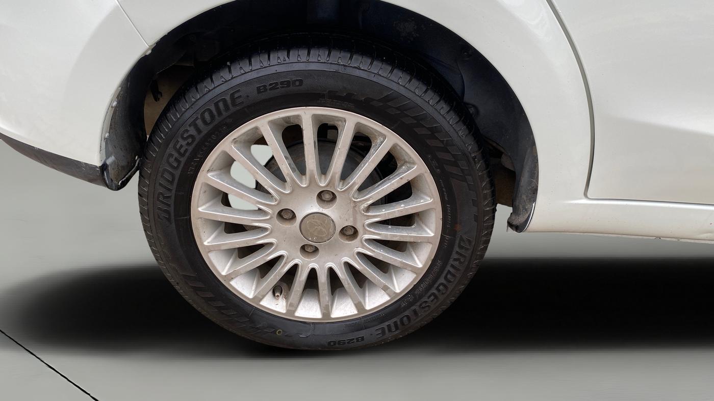 2015 Tata Zest XT PETROL, Petrol, Manual, 1,43,439 km, Right Rear Wheel