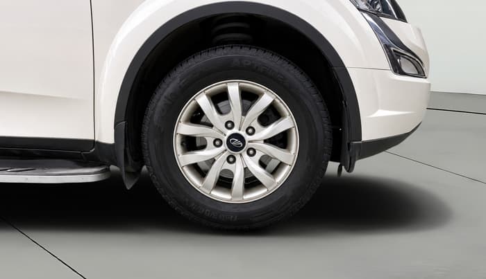 2017 Mahindra XUV500 W8, Diesel, Manual, 27,728 km, Right Front Wheel