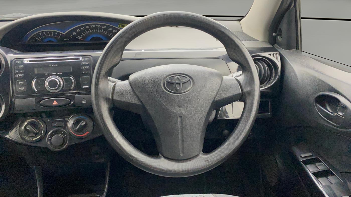 2014 Toyota Etios CROSS 1.2 G, Petrol, Manual, 70,160 km, Steering Wheel Close Up