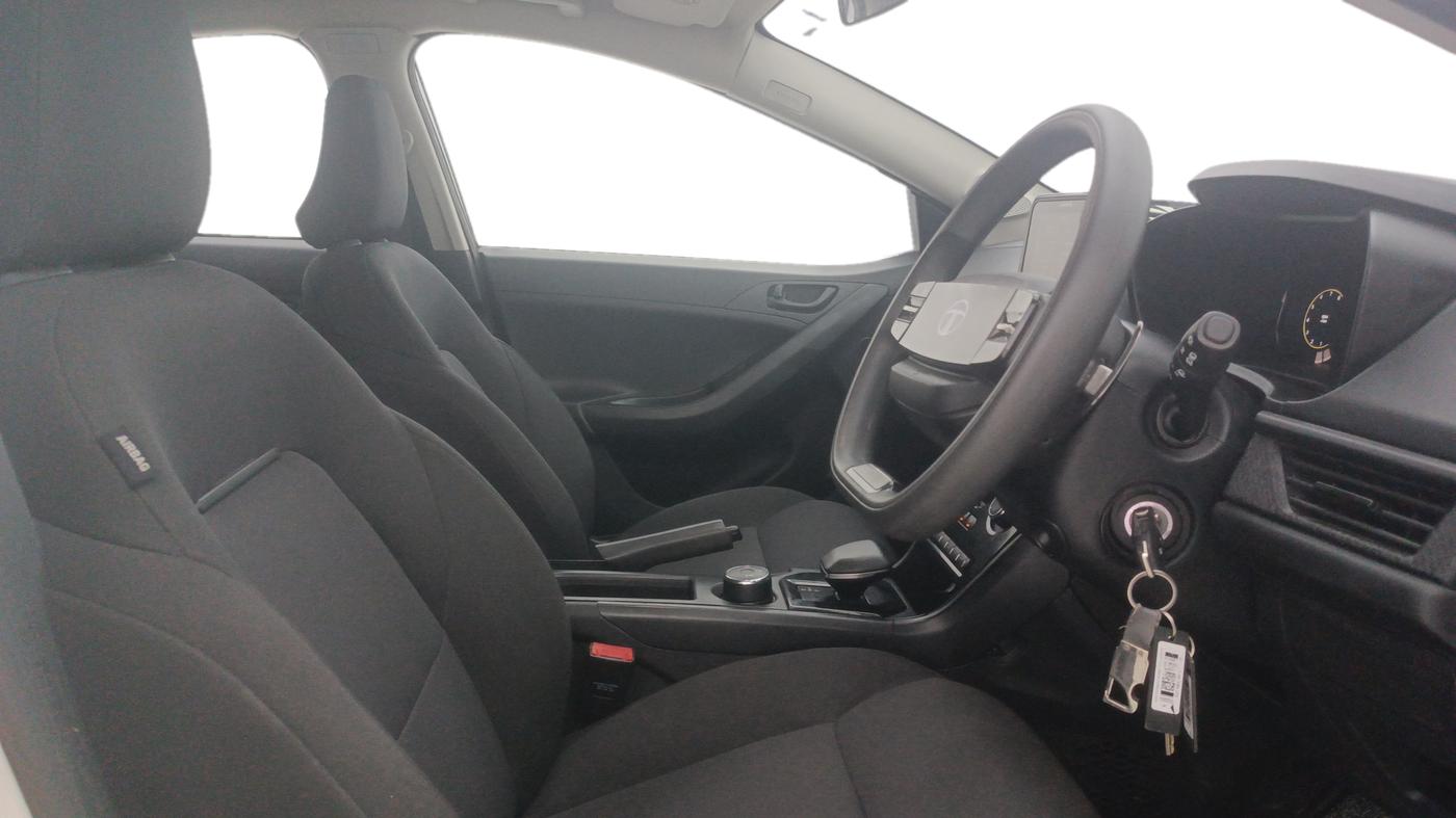 2024 Tata NEXON Smart Plus 1.2 Revotron 6 AMT, Petrol, Automatic, 5,811 km, Right Side Front Door Cabin