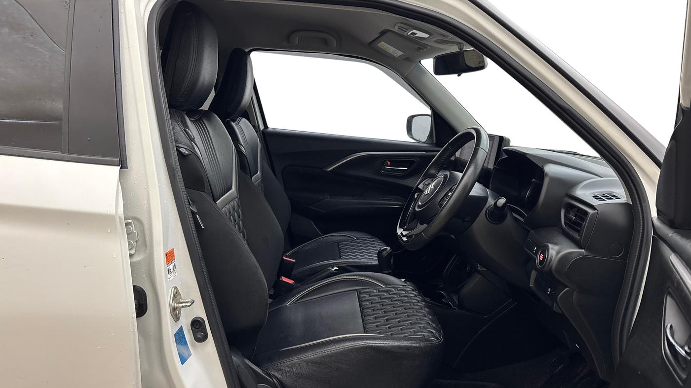 2024 Maruti Swift ZXi Plus, Petrol, Manual, 47,222 km, Right Side Front Door Cabin