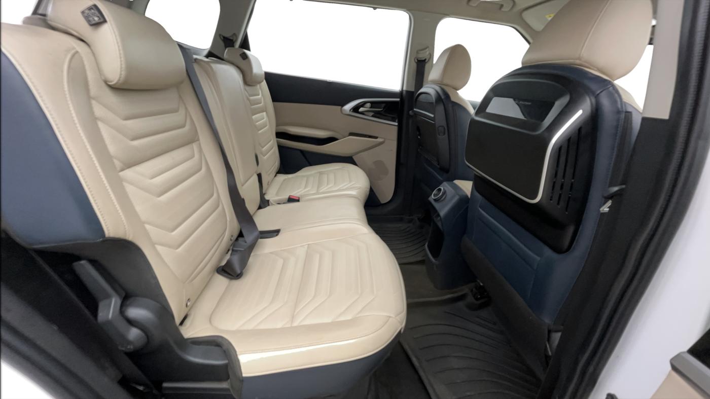 2023 KIA CARENS LUXURY PLUS 1.5 DIESEL AT 7 STR, Diesel, Automatic, 47,522 km, Right Side Rear Door Cabin