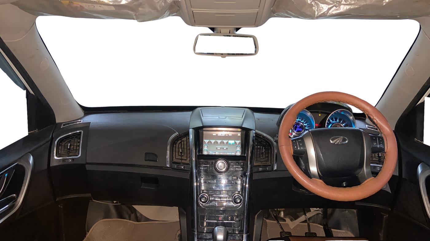 2020 Mahindra XUV500 W7, Diesel, Manual, 30,472 km, Dashboard