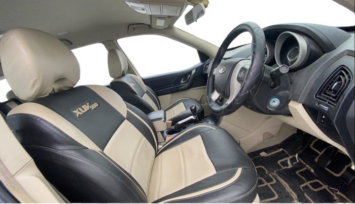 2016 Mahindra XUV500 W6, Diesel, Manual, 46,965 km, Right Side Front Door Cabin