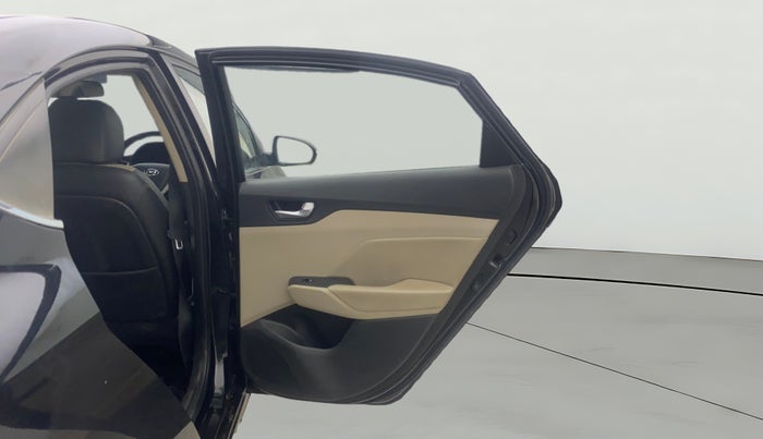 2017 Hyundai Verna 1.6 VTVT SX (O) AT, Petrol, Automatic, 34,773 km, RHS Rear Door